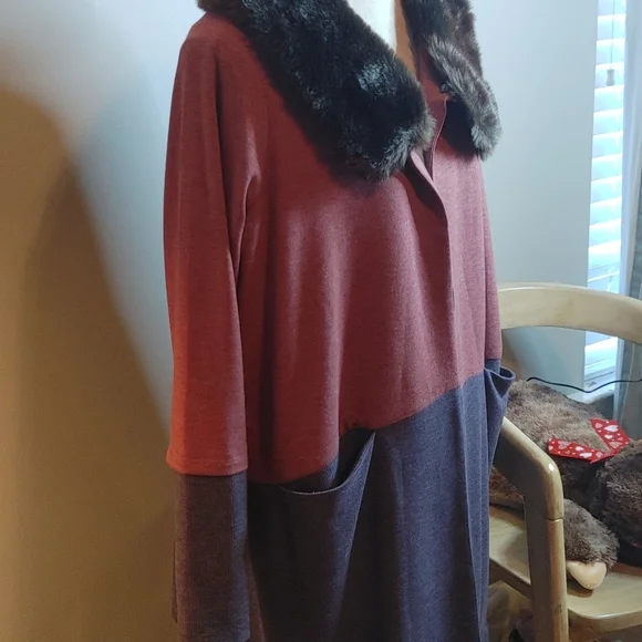 Fur collar coat - Picture 6 of 12